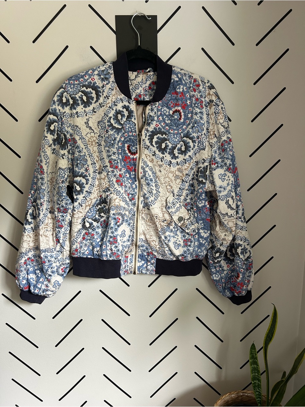 Free People Daytrip Paisley Bomber Jacket, full-zip quilted oversized - Picture 5 of 11